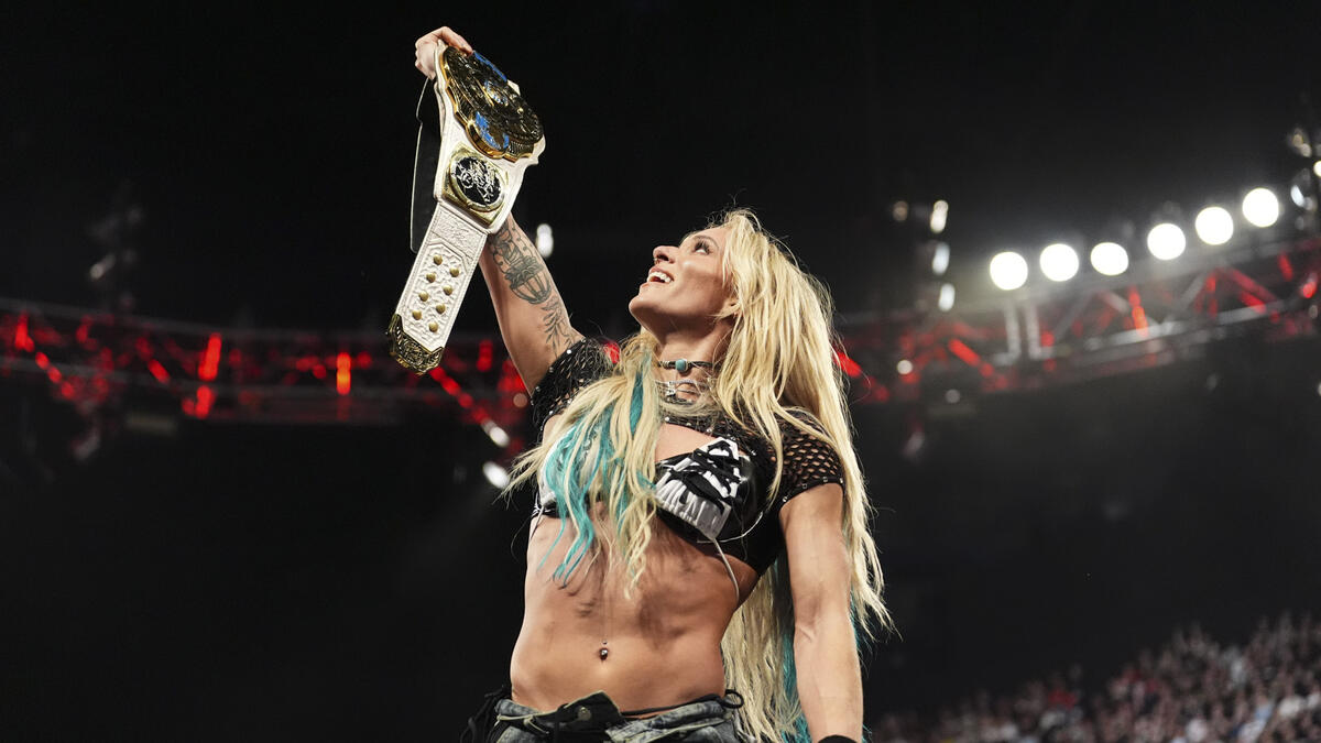 Sol Roca WWE Raw In Paris